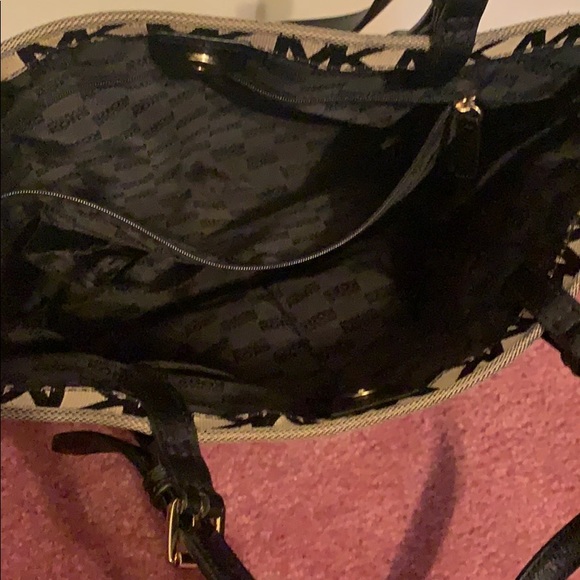 Michael Kors purse - Picture 3 of 3